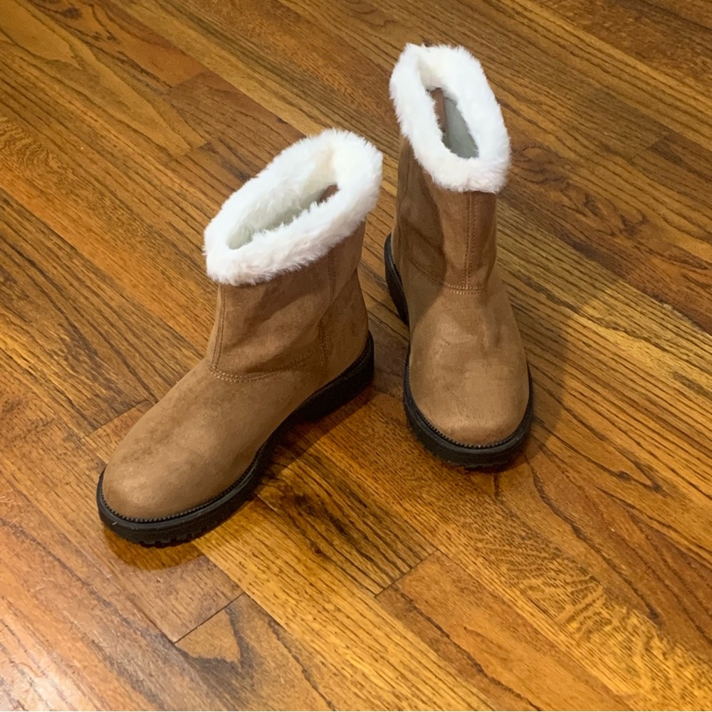 Old Navy Cozy Faux-Suede Faux-Fur Trim Boots Booties Tan Brown Color NWOT
Girls - Picture 2 of 13